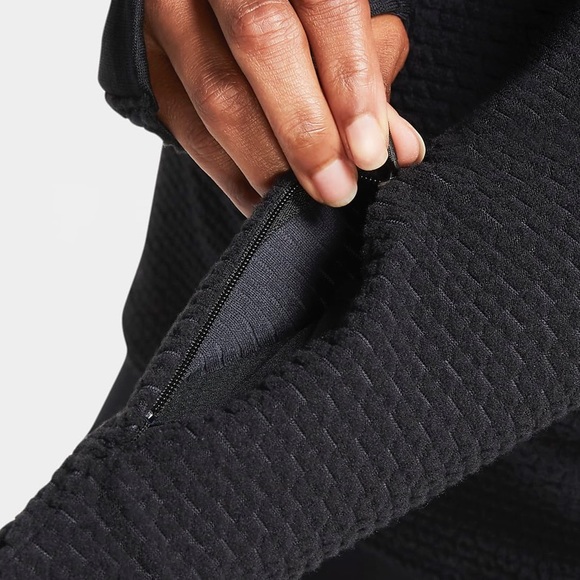 NIKE Black Sphere Thermal Pullover - Picture 6 of 13